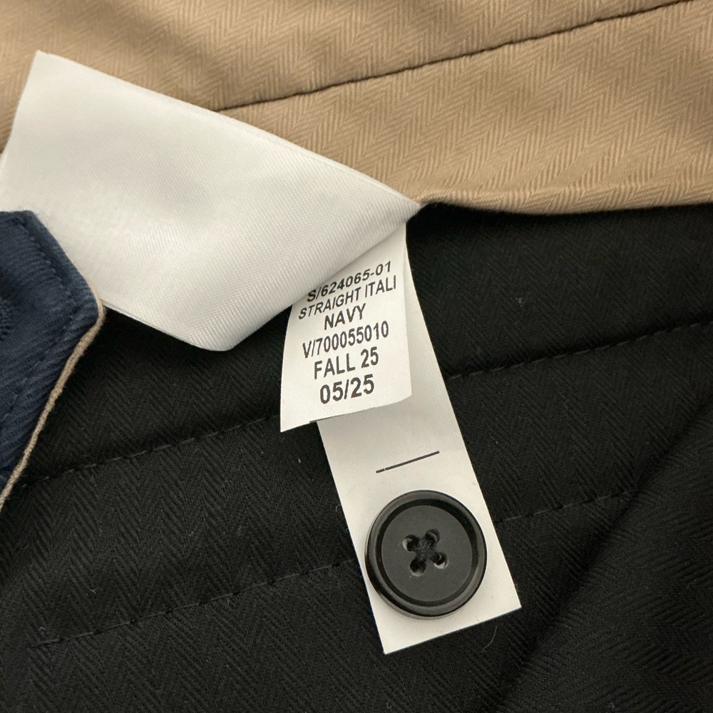 Banana Republic Men’s Straight Italian-Stretch Chino Pant - Picture 14 of 16